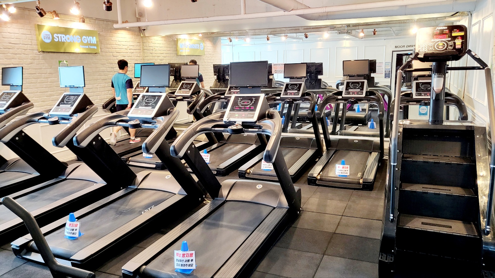 /user/s/stronggym/editor/2311/66ead473877765c42860cf272a8b8935_1698826935_4056.jpg 이미지크게보기